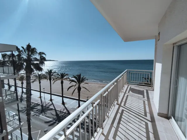 ESPECTACULAR PISO CON VISTAS AL MAR EN EL PASEO MARITIM DE SALOU. — 7