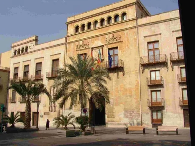 LOCAL COMERCIAL EN AV. PAIS VALENCIANO — 6