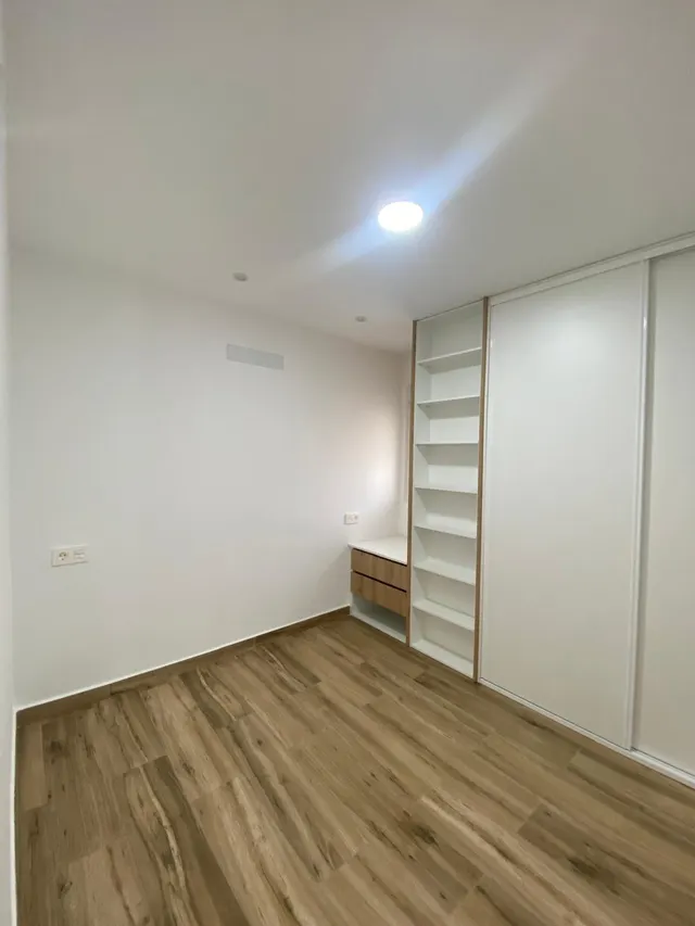 Reformado apartamento en primera línea de Torrevieja con vistas laterales al mar y piscina — 20