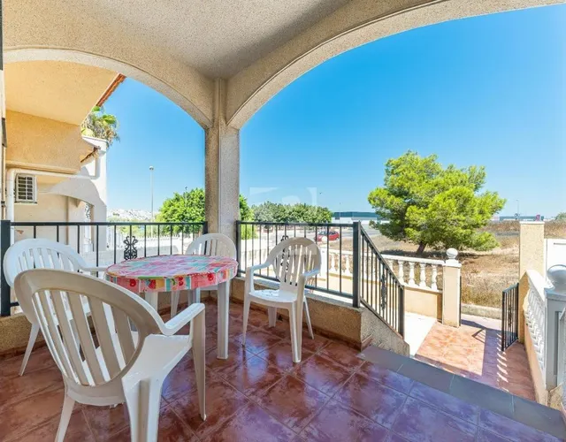 GRAN BUNGALOW EN LOS ALTOS ORIHUELA: 2 HAB, 1 BAÑO — 2