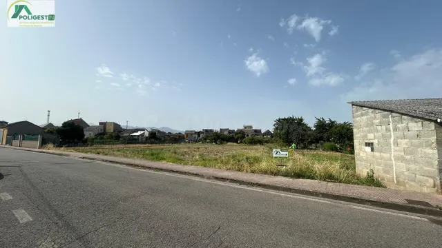 Oportunidad de Inversión en Cacabelos: Terreno Urbano en el  - foto 2