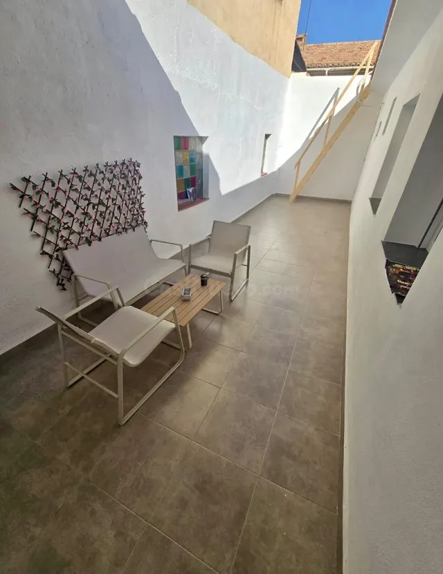 Amplia vivienda en planta baja con patio y terraza privada e - foto 5