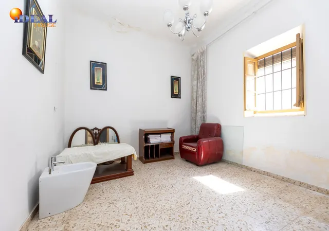 ¡CASA EN UNA SOLA PLANTA, CREA TU VIVIENDA IDEAL EN ALBOLOTE! Casa en una sola planta con patio, garaje y un gran potencial. — 11