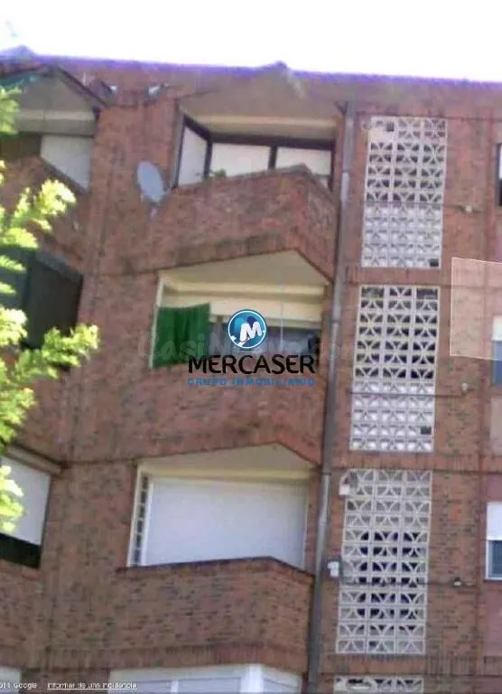 Conjunto de dos pisos en venta en c. abogados de atocha, 1, 