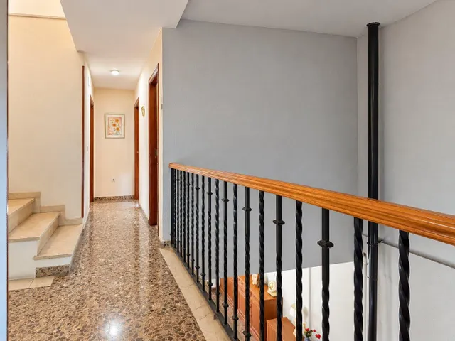 Adosado con gran patio, terraza y garaje en massarrojos, junto a Valencia — 48