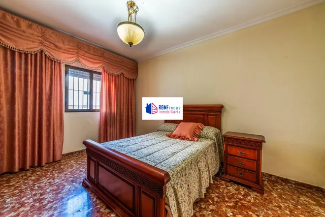 GRAN CASA CON DOS VIVIENDAS INDEPENDIENTES, AMPLIO PATIO Y AZOTEA – UNA OPORTUNIDAD ÚNICA PARA FAMILIAS O INVERSORES — 26