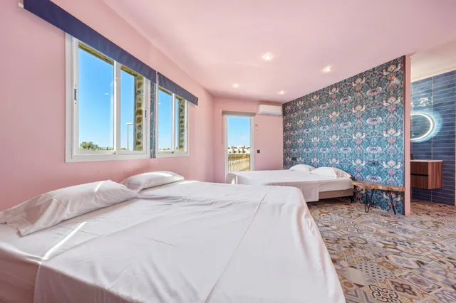 ESPECTACULAR VILLA CON PISCINA, 6 DORMITORIOS EN SUITE Y VISTAS AL MAR EN SA TORRE — 26