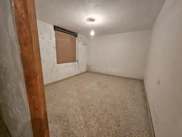 OPORTUNIDAD!!! SE VENDE CASA CON TERRENO EN VENDANOVA - foto 3