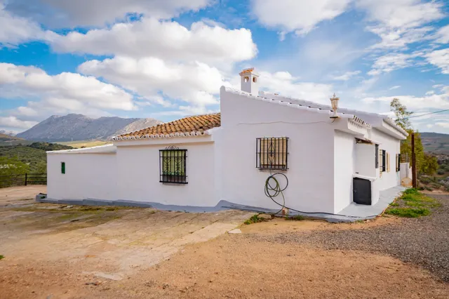 VENTA DE FINCA RUSTICA EN LA ZONA DE LA SIERRA DEL TORCAL — 4