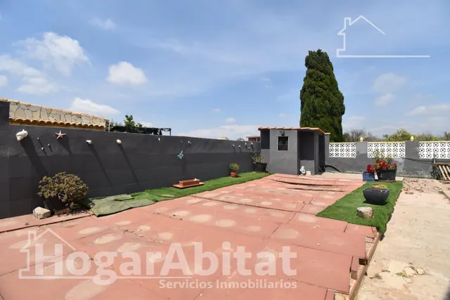 CHALET RÚSTICO CON PISCINA, TERRAZA Y PARKING — 45