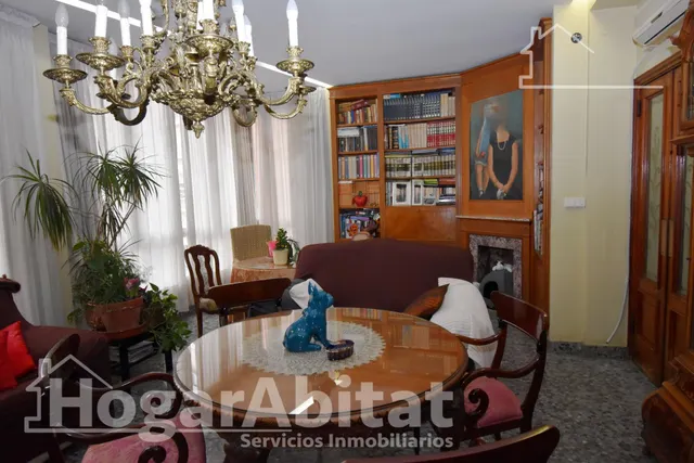 Casa semireformada con garaje y dos terrazas, en el centro — 44