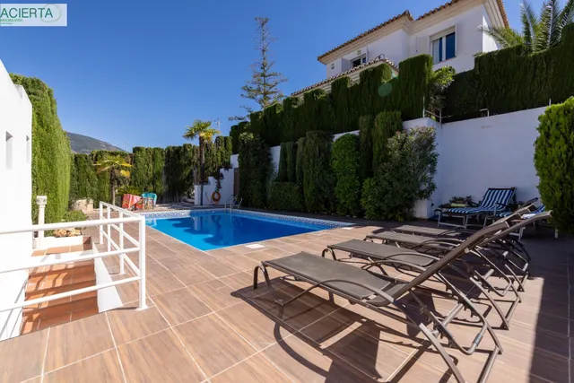 ✨ Espectacular chalet con piscina y vistas impresionantes - foto 2