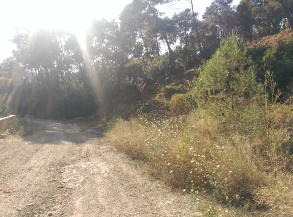 Espectacular terreno que da a dos calles, en Corbera de Llobregat, cerca Hotel Can Fisa.