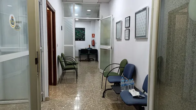 MAGNIFICO LOCAL ZONA ARENAL. VENTA POR JUBILACION. — 4