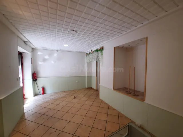 LOCAL COMERCIAL MUY CENTRICO TOTALMENTE ACONCIONADO - foto 3