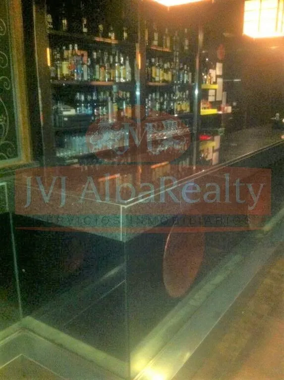 SE VENDE GRAN LOCAL EN EL CENTRO CON NEGOCIO DE HOSTELERIA INCLUIDO