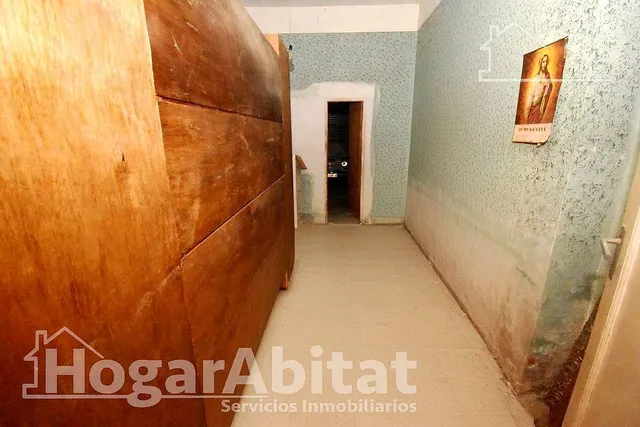 ¡Hazla a tu gusto! Casa amplia y luminosa de tres alturas para reformar, cerca del ayuntamiento — 45
