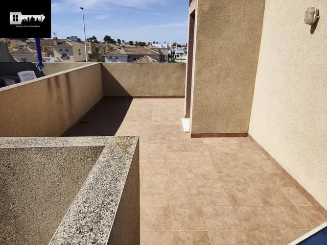 Bungalow pareado con dos terraza, solárium y sótano en Gran Alacant. — 37