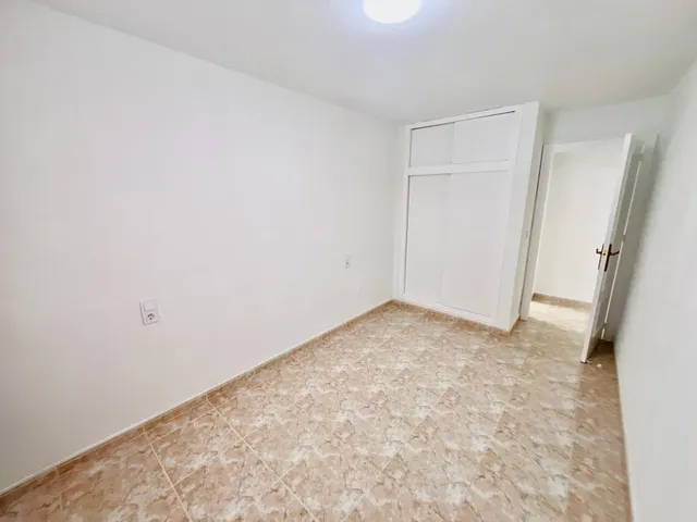 Fabuloso apartamento semi reformado con piscina comunitaria a unos pasos del colegio — 6
