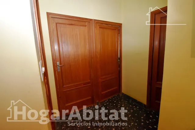 CASA SEMIREFORMADA CON GARAJE Y DOS TERRAZAS, EN EL CENTRO — 49