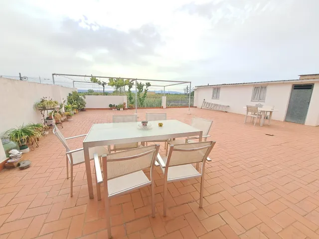 Gran casa en Carcaixent, con terraza, jardín y garaje para 1