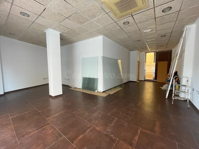 Local comercial de 182 m2 distribuido en dos plantas en Guardamar del Segura — 2