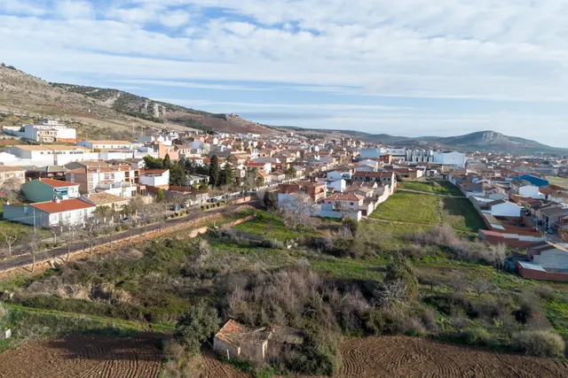Terreno urbanizable 6744m² en venta - LOS YEBENES TOLEDO