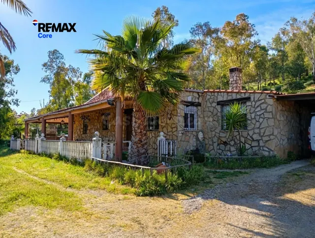 Finca Rústica a 10 Minutos de Cáceres: El Refugio Perfecto