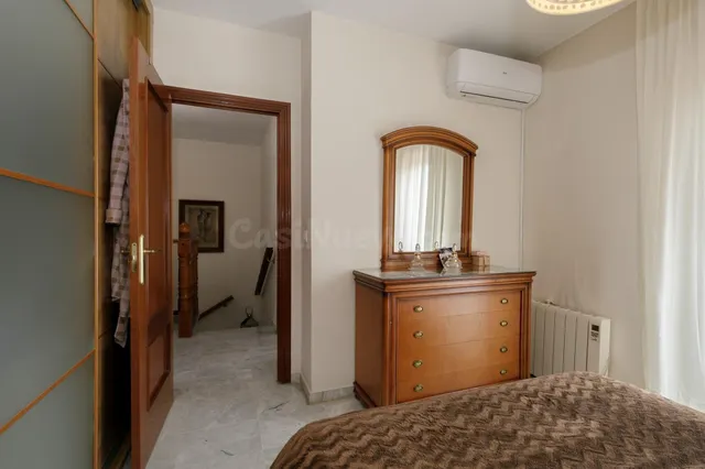 Adosado “Dos en Uno” con apartamento independiente. — 16