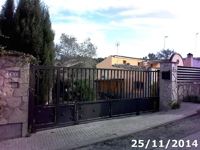 Se vende Casa OKUPADA en Calle Bosc Dels Palillos 7 Olesa de - foto 4