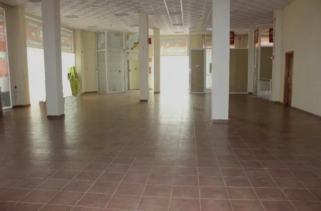 REBAJADO   Espectacular local comercial en una de las mejores zonas de Florida de Alicante — 3