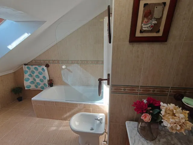 ENAMORATE A UN PESTAÑEO ¡Tu nuevo hogar en Villaobispo te está esperando! ✨ — 16