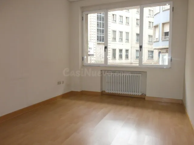 Oficina de nueva construcción en alquiler - foto 3