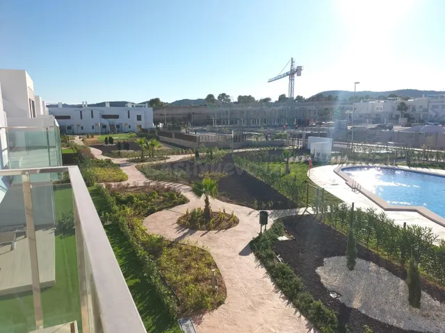 Exclusivo apartamento con gran terraza en Vistabella Golf - foto 2