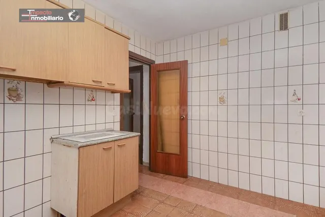 Oportunidad en Pulpi: Amplio Piso para Reformar - foto 2