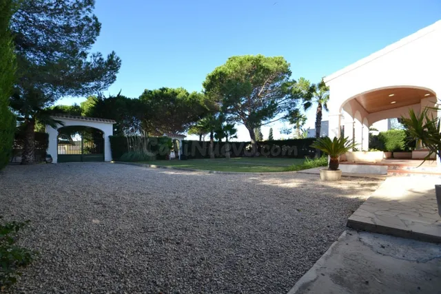 Chalet con 1.000m2 de terreno en la playa de Riumar - foto 3