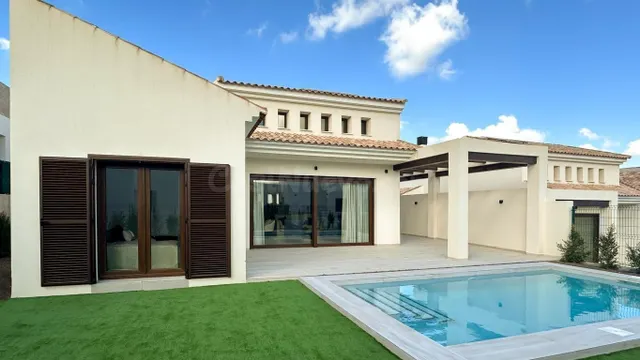 ¡LLAVES EN MANO! Villa de obra nueva con piscina y jardín pr - foto 2
