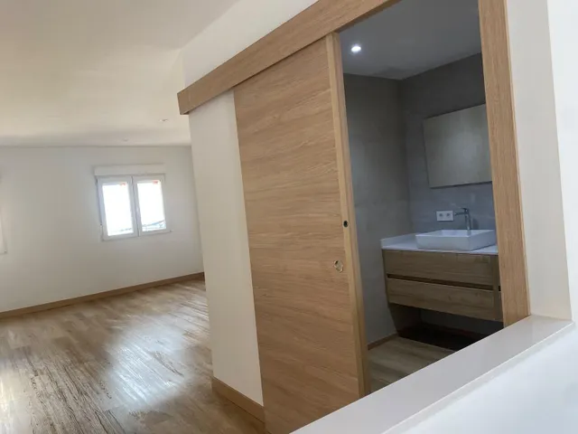 Exclusiva casa de pueblo completamente rehabilitada con piscina interior, terraza y parking en el centro de el Vendrell — 13