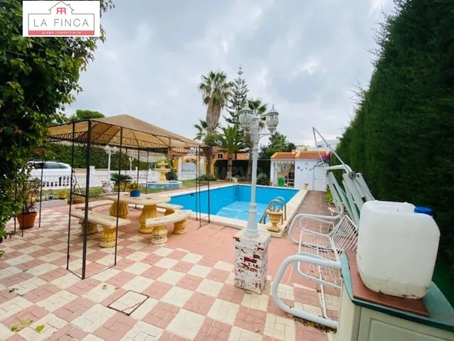 Gran Casa Independiente con piscina y zonas ajardinadas. - foto 2