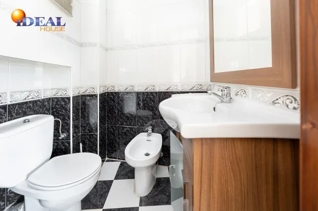 Amplio Chalet con piscina, pista deportiva y vistas en Ogíjares. — 19