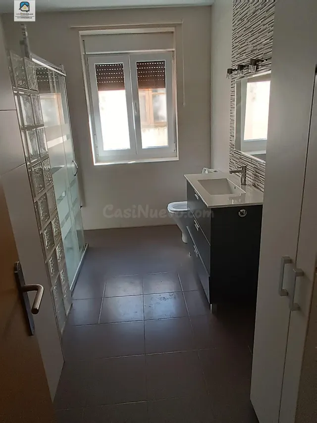 Amplia y Modernizada Casa de Dos Plantas en la Zona del Cris - foto 4
