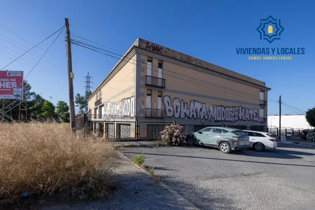 ¡Oportunidad Única! Amplia Nave Industrial en Albolote
