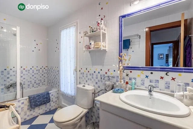 CASA PAREADA EN LA ZUBIA CON PISCINA, ZONA DE BARBACOA Y JARDÍN — 27