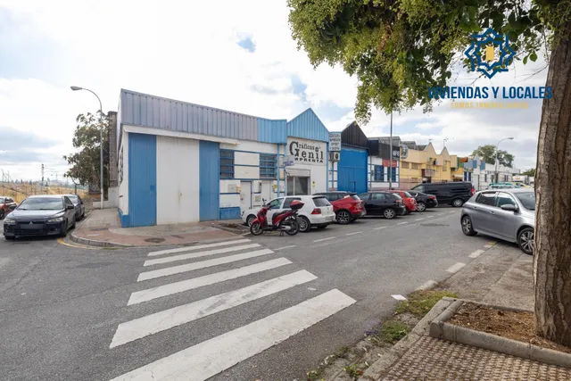 Vendemos nave y negocio de artes gráficas a pleno rendimiento en Granada capital, Ctra antigua de Málaga. — 2
