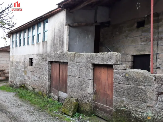 SE VENDE CASA PARA REFORMAR EN LA ZONA DE AMOEIRO - foto 2