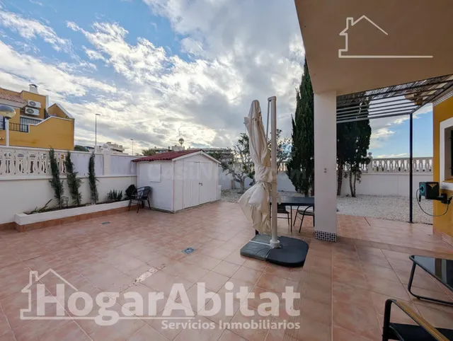 REFORMADO CON TERRAZA, PISCINA Y GARAJE CERCA DE LA PLAYA — 5