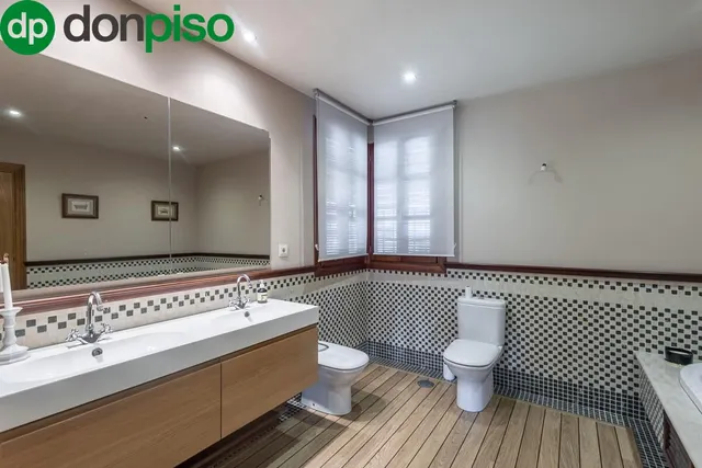 INCREÍBLE CHALET INDEPENDIENTE EN ZONA PRIVILEGIADA — 23