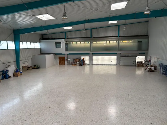 Nave industrial, ideal para almacén y oficinas