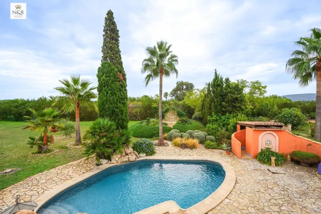 Finca rústica con espectacular casa con piscina y jardín mediterráneo en Consell, mallorca. — 31
