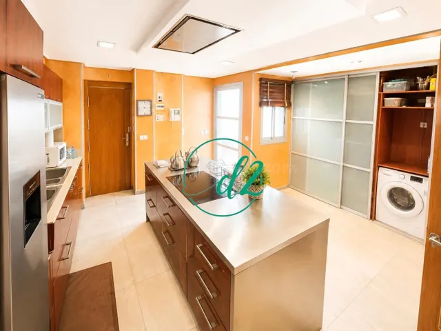 EXCLUSIVA VIVIENDA DE MÁS DE 180 M2 CON GARAJE EN PLENO CENT - foto 2